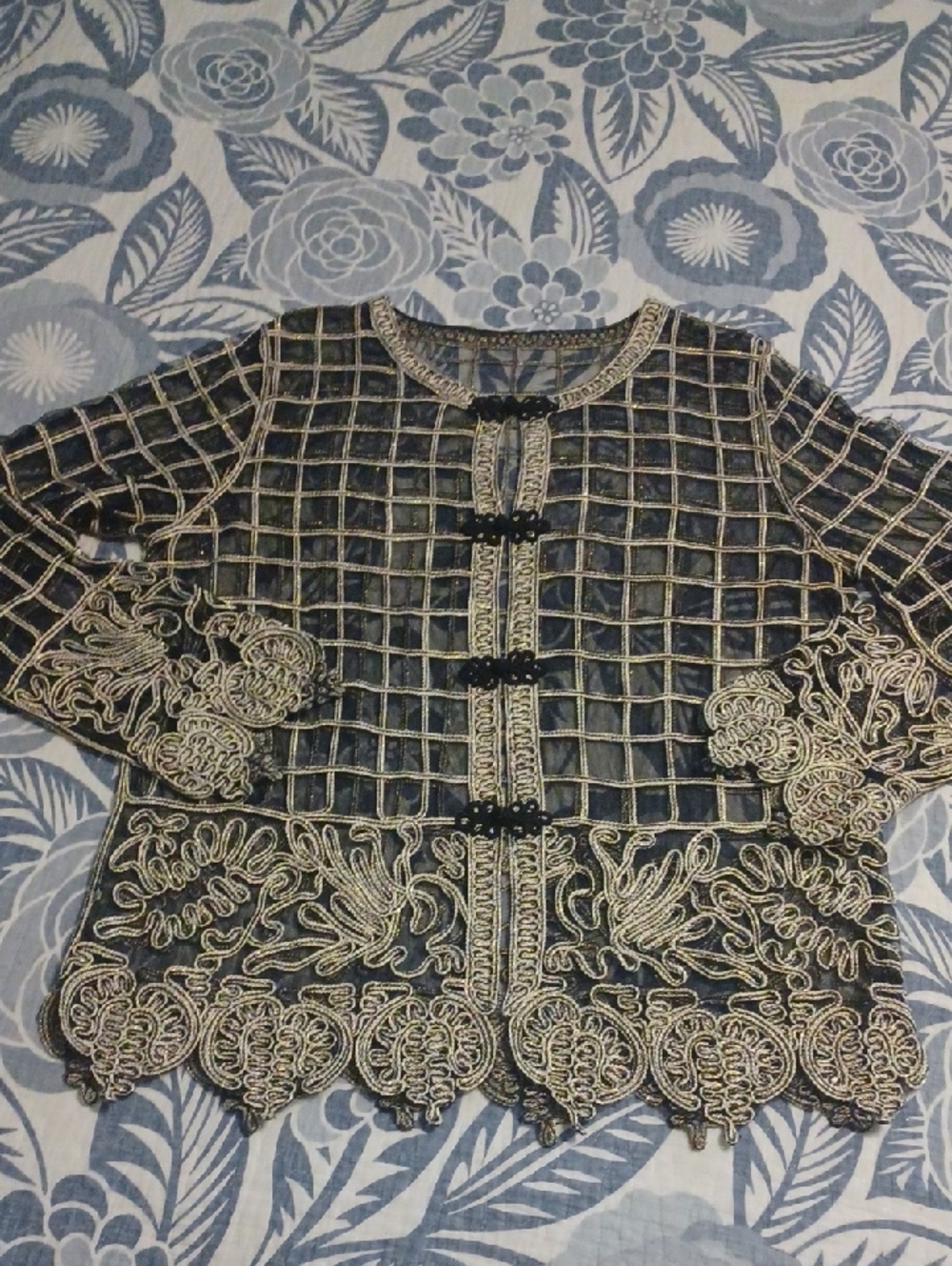 Vintage Sheer Embroidered Button Clasp Closure Long Sleeve Top Size Large PTP 20